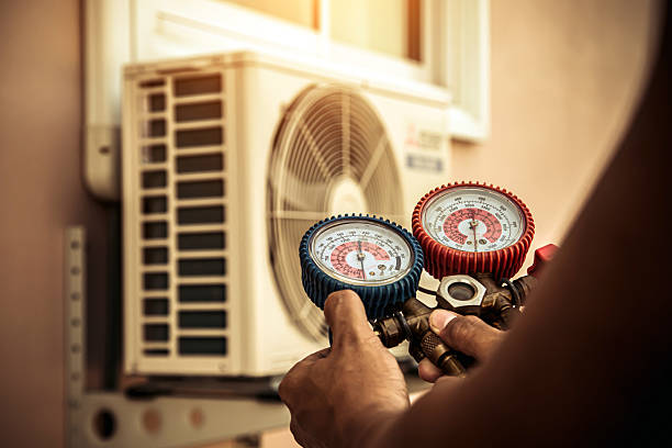 Professional Hvac Installation technician working in Smithville, MO